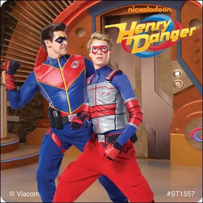 Quel est le nom de super-héros de son patron ?