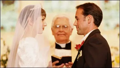 Que dit le prêtre au marié quand il a fini son discours ?