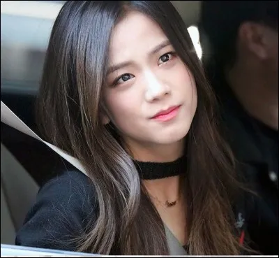 Avec qui Jisoo du groupe Blackpink chante-t-elle une chanson en duo ?