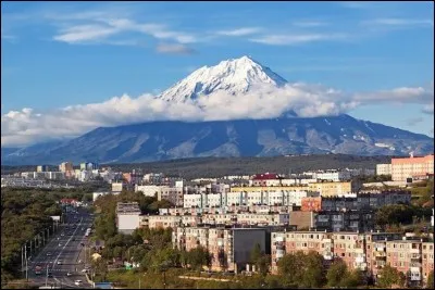 Située sur la côte du Kamtchatka, c'est la plus ancienne ville de l'Extrême-Orient russe :