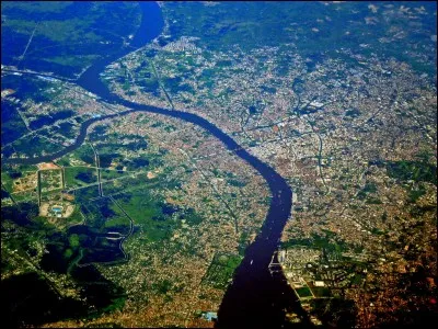 Cette grande ville indonésienne, la deuxième de Sumatra par sa population, c'est :