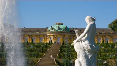Cette ville allemande, située sur la rivière Havel et proche de Berlin, c'est :