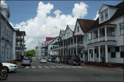 Cette ville d'Amérique du sud, capitale du Suriname, c'est :