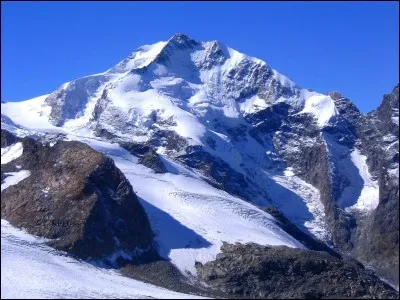 Donnez le nom de deux montagnes suisses ?