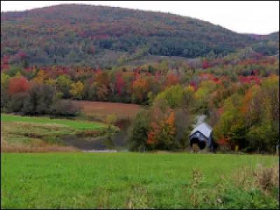 Cette petite rivière, longée d'une piste cyclable, prend sa source à North Hatley et se jette dans le Saint-François, à Lennoxville.
Belle descente de kayak, au milieu de feuillus, à son avantage à l'automne. Puis, la forêt fait place à une vallée où 2 ponts couverts traversent la rivière. 
Cette région des Cantons-de-l'Est a été colonisée par les Loyalistes. Quel nom algonquin a cette rivière ?