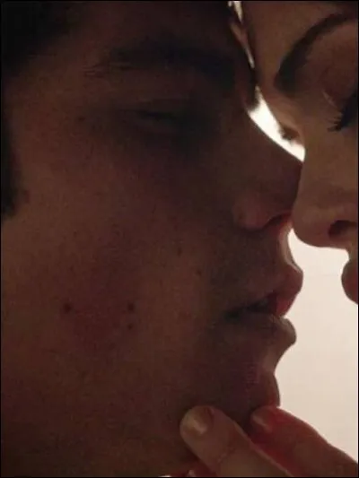 Qui est sa copine dans "Teen Wolf" ?