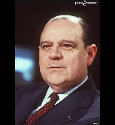 Compl&eacute;tez cette d&eacute;claration de Raymond Barre : "La meilleure fa&ccedil;on de r&eacute;soudre le ch&ocirc;mage, ........ ".