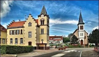 Je vous emm&egrave;ne dans le Grand-Est, &agrave; Merckwiller-Pechelbronn. Commune du parc naturel r&eacute;gional des Vosges du Nord, dans la r&eacute;gion naturelle d'Outre-For&ecirc;t, elle se situe dans le d&eacute;partement ...