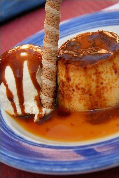 Où peut-on se délecter d'une " Copa Lolita ", un petit flan au caramel servi avec une boule de glace vanille, coco ou rhum raisin ?