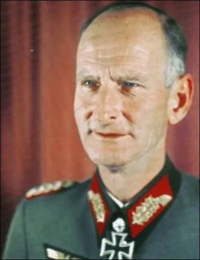 De septembre à novembre 1943, cette île et l'archipel environnant, possession italienne en 1940, est le théâtre de combats entre forces allemandes, britanniques et italiennes. Les Allemands en prennent le contrôle et s'y maintiennent jusqu'en 1945. De quelle île s'agit-il ?