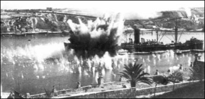 Cette base navale ainsi que la ville toute proche ont été les premières cibles des bombardements de l'Axe, subissant trois vagues de bombardements italiens dès le 11 juin 1940, et jusqu'en 1943. Il s'agit de :