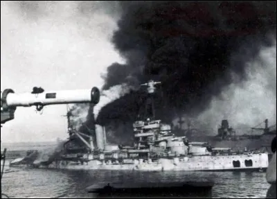 Le 3 juillet 1940, le cuirassé français "Bretagne" explose et coule en quelques minutes. Dans quelles circonstances ?