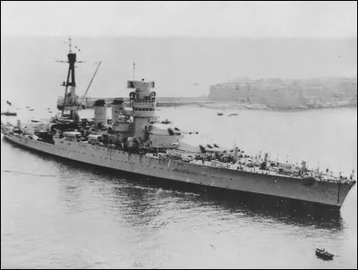 Le 11 novembre 1940, les Britanniques réussissent à endommager la moitié des cuirassés italiens dans le port de Tarente. Quelle arme ont-ils utilisée?