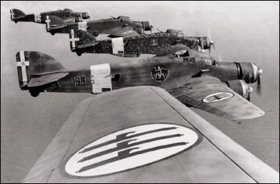 Les 14 et 15 juin 1942, l'opération Harpoon des Alliés s'achève par la bataille de Pantelleria, perdue. Quel était le but de l'opération ?