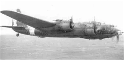 D'avril à octobre 1942, l'aviation italienne mène des raids à partir de la Sardaigne avec les bombardiers lourds P 108. Quel est l'objectif des bombardements ?