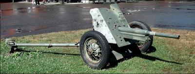 Qui utilisa ce canon Anti-tank M1937 (53K) ?