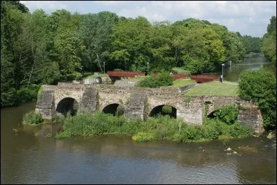 De quel grand fleuve l'Huisne est-elle un sous-affluent, au passage de la rivière Maine ?