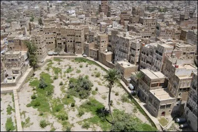 Cette ville de la péninsule arabique, capitale du Yémen, c'est :