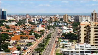 Cette ville bolivienne, première ville du pays avec 2 millions d'habitants et capitale économique, c'est :