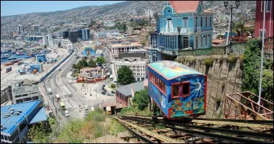 Cette ville chilienne, premier port du pays, souvent qualifiée de "perle du Pacifique", c'est :