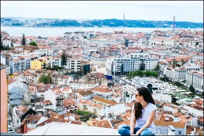 Comment s'appelle le plus vieux quartier de Lisbonne ?