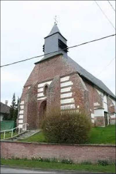 Nous sommes à présent dans les Hauts-de-France devant l'église Saint-Pierre-ès-Liens de Fouencamps. Village de l'arrondissement de Montdidier, il se situe dans le département ...
