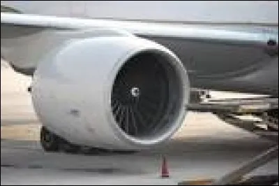 Un moteur à réaction propulse le véhicule auquel il appartient.