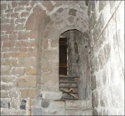 Sur quel endroit ouvre cette porte ?