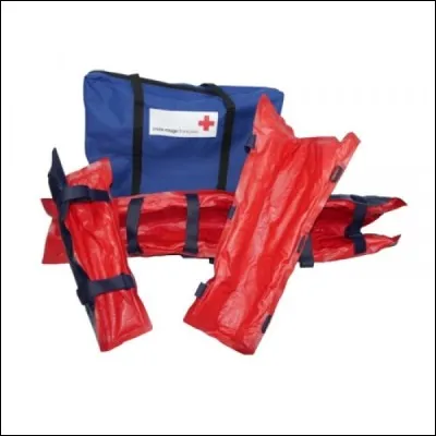 Quand le patient est blessé aux bras ou aux jambes et qu'il y a possible fracture, le membre concerné peut être placé dans une...