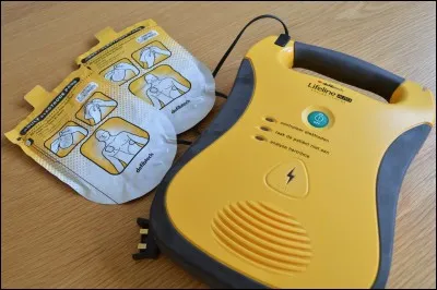 Mais dans le cas où le cur du patient se mettait à s'arrêter, notre équipe pourra utiliser un...