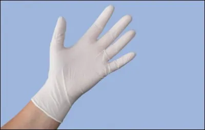 Afin que le personnel soignant ne soit pas contaminé sur les interventions, les intervenants portent des...