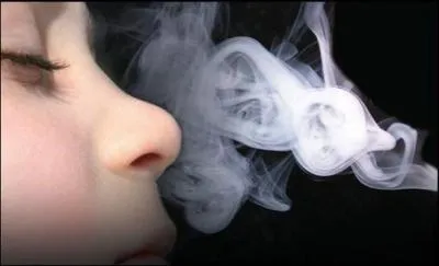 Les fumeurs passifs souffrent autant des effets nocifs du tabac que les fumeurs actifs.
