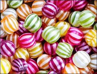 On t'offre un paquet de bonbons. Quelle est ta réaction ?