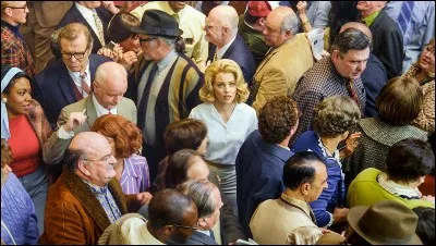 Tu es dans la foule.
Quelle est ta réaction ?