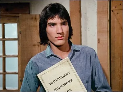 Comment se nomme le jeune homme sourd, à qui Laura donne des cours particuliers et qui tombe amoureux de cette dernière ?