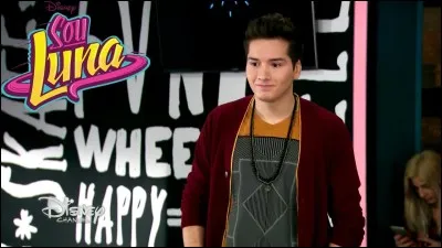 Le nouveau serveur du jam&Roller a le trac pour....en public, alors Nina veut l'aider.