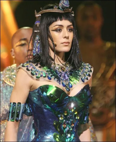 Qui joue Cléopâtre ?