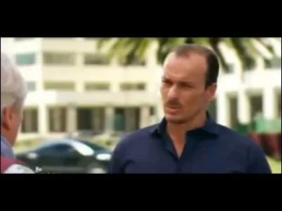 Qui l'aide à s'échapper ?