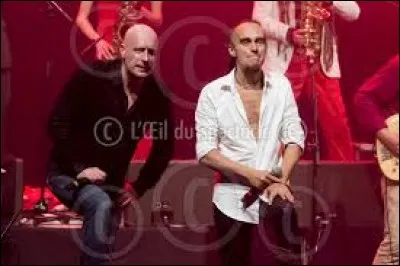 On l'appelle d'ailleurs...