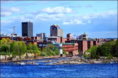 C'est une grande ville britannique ; c'est aussi le nom de la plus importante ville du New Hampshire (photo) et de plusieurs autres villes des Etats-Unis.