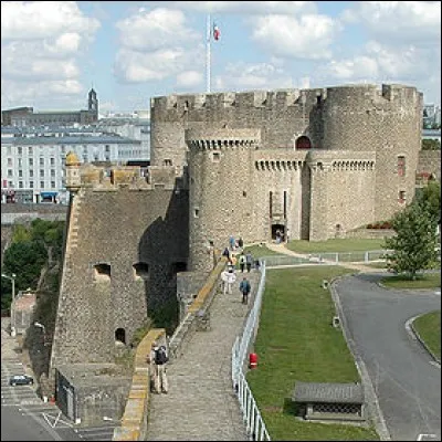 C'est une importante ville de Bielorussie, sur la rivi&egrave;re Bug, tout pr&egrave;s de la fronti&egrave;re polonaise; c'est aussi un port militaire fran&ccedil;ais (photo).