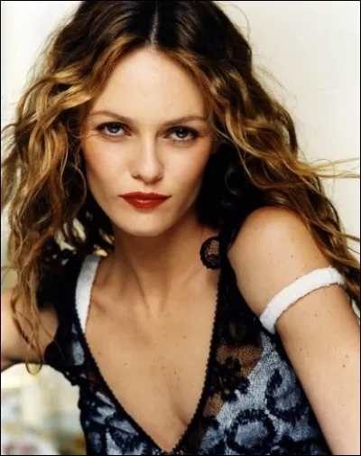 Avec quel acteur américain Vanessa Paradis a-t-elle vécu une ''Divine Idylle'' pendant 14 ans ?