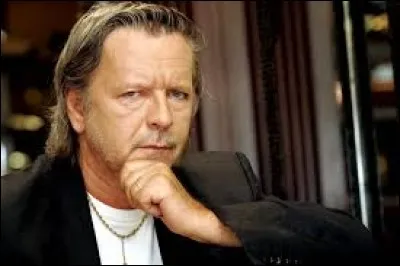 Quelles personnalit&eacute;s ne sont PAS cit&eacute;es dans ''Les Bobos'' de Renaud ?