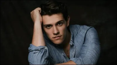 Comment s'appelle cet acteur ?