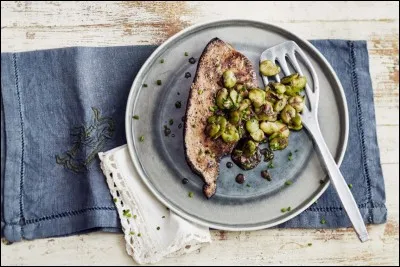 Quel acteur prononce cette phrase mémorable 'J'ai dégusté son foie avec des fèves au beurre, et un excellent chianti.' ?