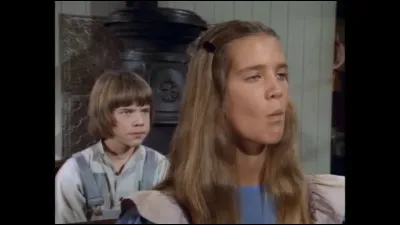 Quel est le prénom de ce garçon harcelé par certains de ses camarades, qui est passionné par les animaux, et qui se présente à l'élection de chef de classe ? (Saison 3)