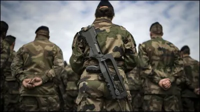 Cochez l'homme ayant eu une carrière de militaire avant de devenir écrivain !