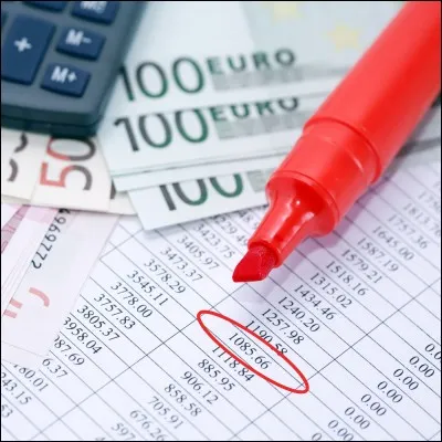 Lequel de ces hommes a vu son père enfermé pour à cause de ses dettes ?