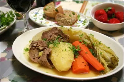 Lorraine
Mets de viande de porc et légumes, avec accessoirement de la soupe accompagnée de tranches de pain grillées.
Je suis...