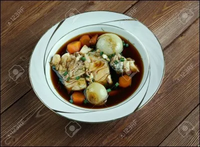 Normandie
Ce plat est composé de poissons coupés en morceaux et cuisinés au vin rouge.
Il s'agit de...